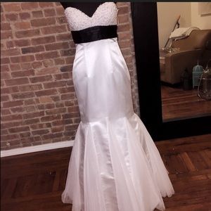 White/Black NEW mermaid gown 🧜🏼‍♀️🌸